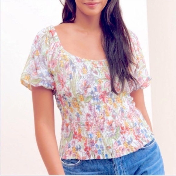 Anthropologie Tops - Anthropologie Pilcro Aurelia Smocked Floral Top Short Sleeve Tan Pink Size M